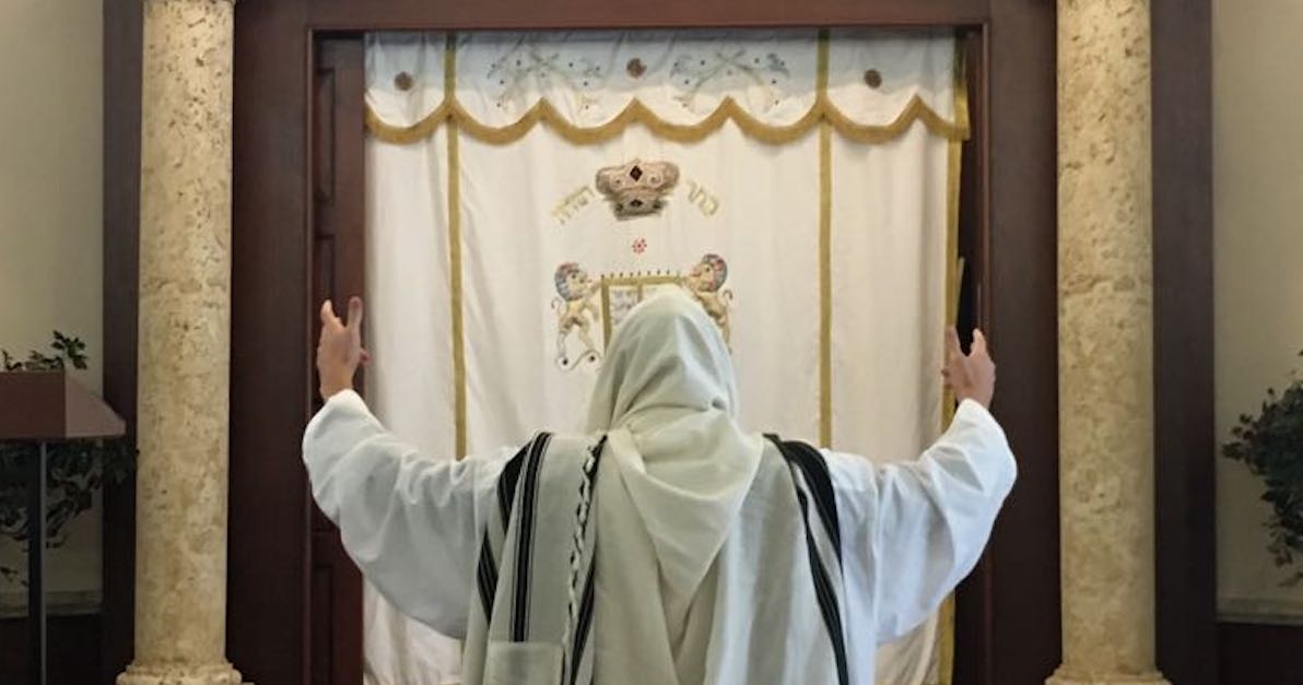 Why Do We Wear a White Kittel on Yom Kippur? High Holidays