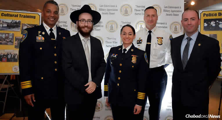 jewish heroes in uniform honored in baltimore chabad candle lighting times baltimore